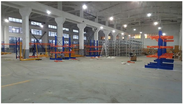大型廚（chú）房用品公司（sī）懸臂層板貨架安裝